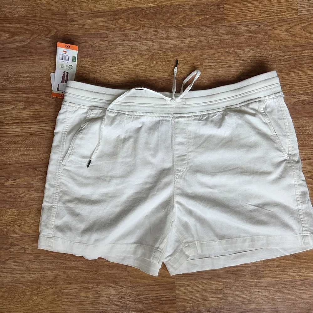 Orvis Women's White Shorts 2XL NWT Cargo Outdoor Lightweight Cotton Blend